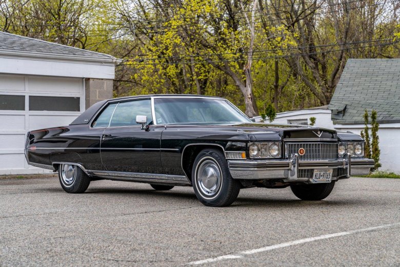 Cadillac 1976 sedan