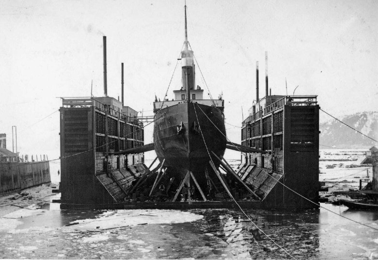 Паровой паром-ледокол Байкал