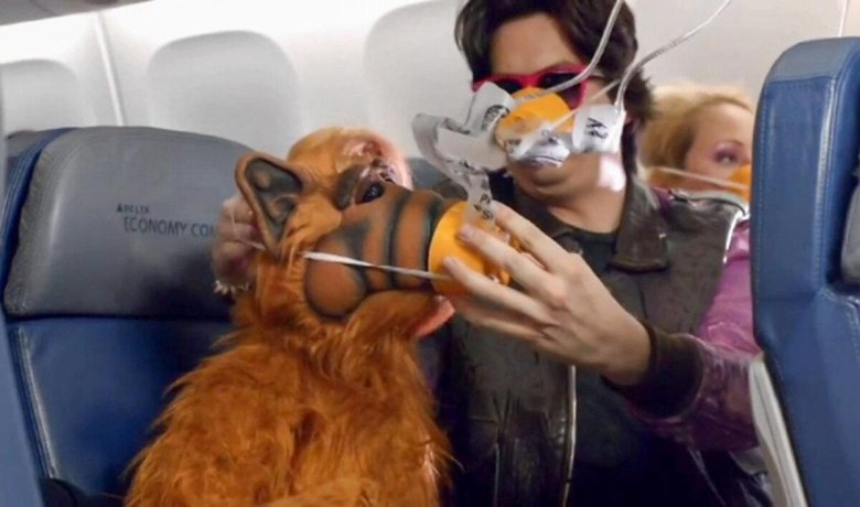 Маска в самолете для пассажиров