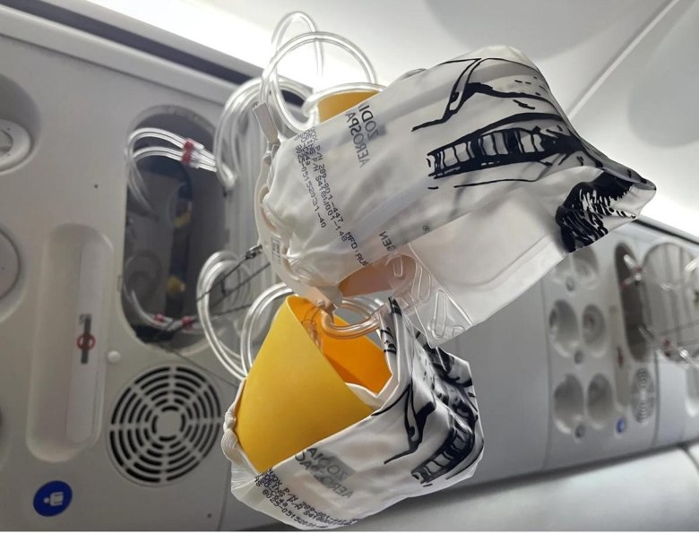 Почему в самолете надуваются чипсы