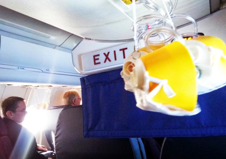 Боинг 737 кислородные маски