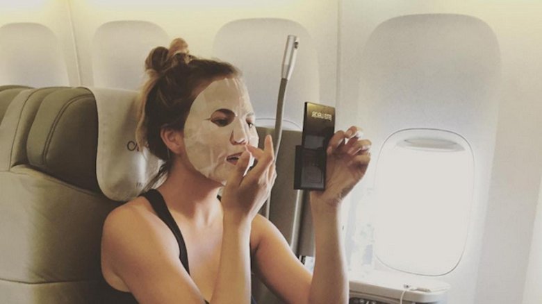 Маска в самолете