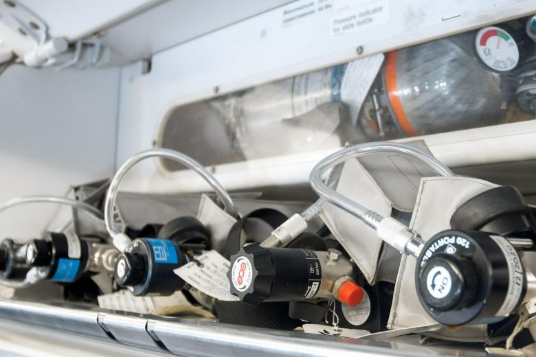 Кислородное оборудование самолета