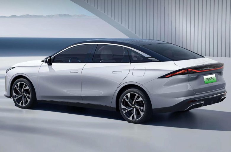 Geely седан 2023