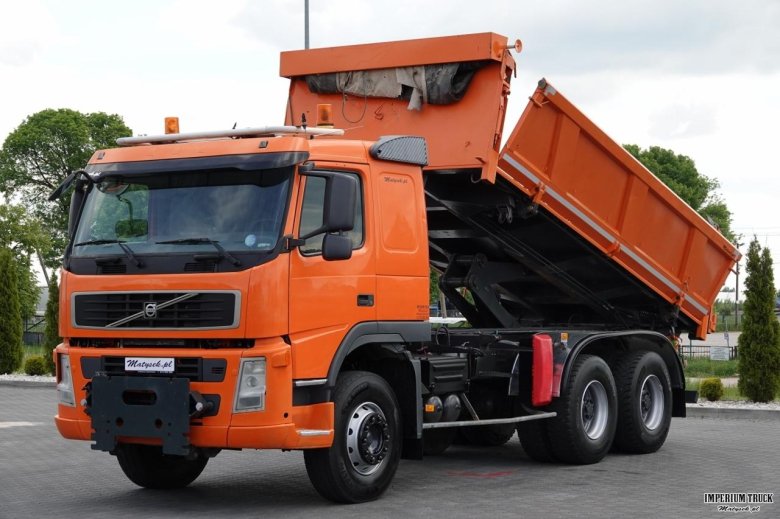 Самосвал вольво