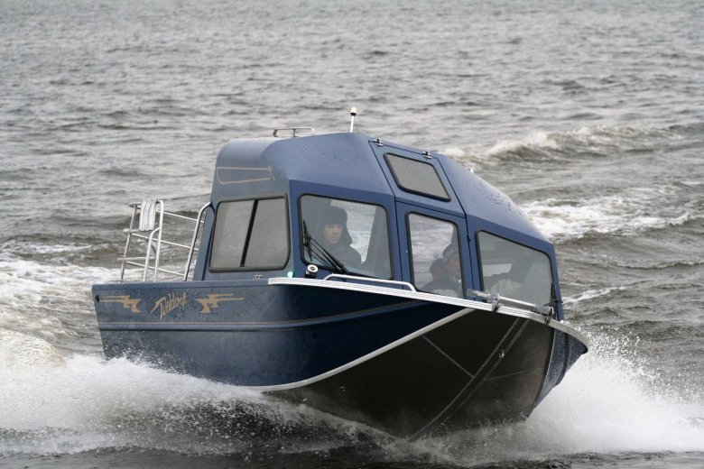 Водометный катер 7300