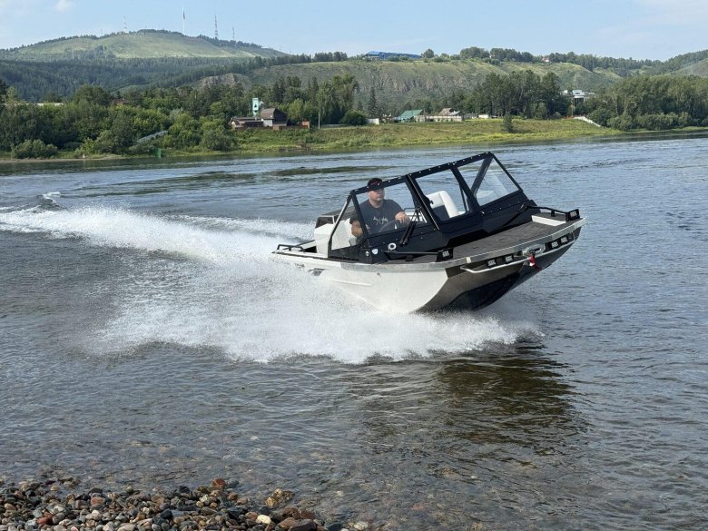 Водометный катер