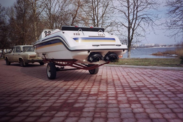 Катер Ирбис водомет