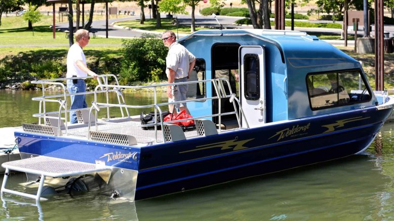 Водометный катер 7300