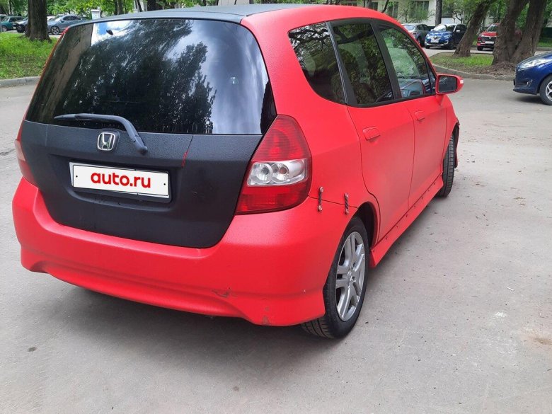 Красная хонда