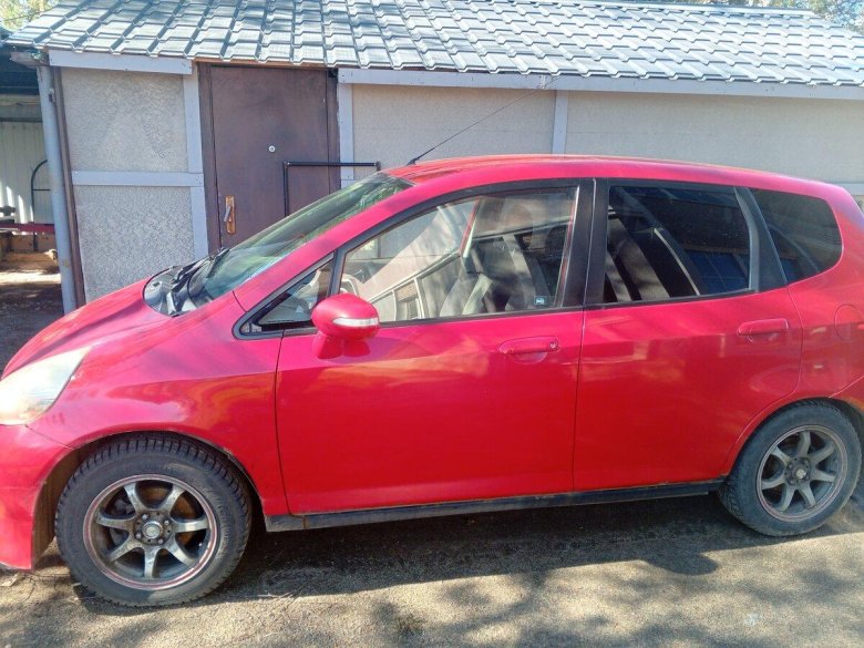 Красная хонда