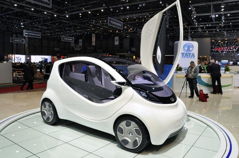 Китайский электромобиль седан