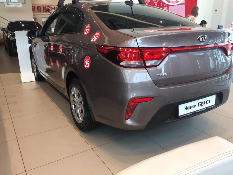 Коричневый киа рио