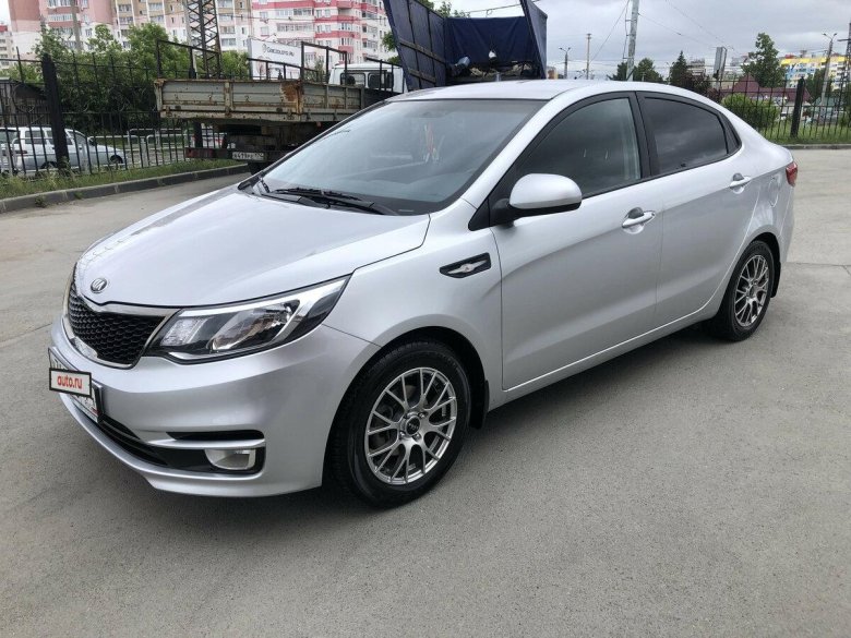 Kia Rio 2016 серебристый