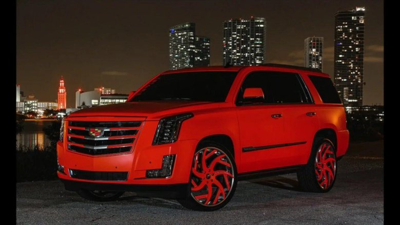 Кадиллак Эскалейд красный