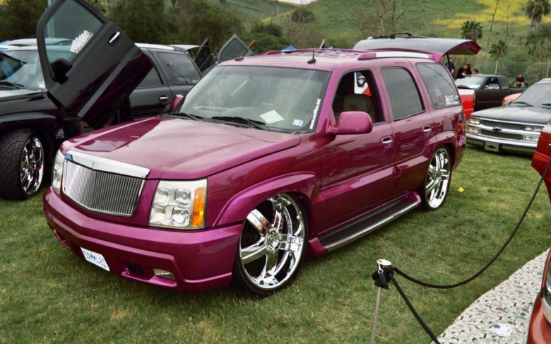 Розовый Кадиллак Эскалейд