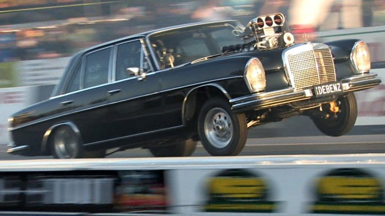 Тяжелая жизнь старых мерседесов