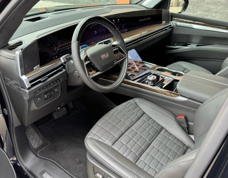 Новый кадиллак эскалейд 2025