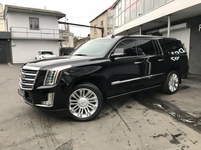 . Cadillac Escalade ESV Platinum (2015)