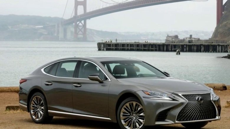 Лексус седан 2018