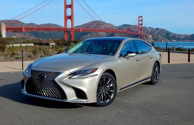 Лексус седан 2020