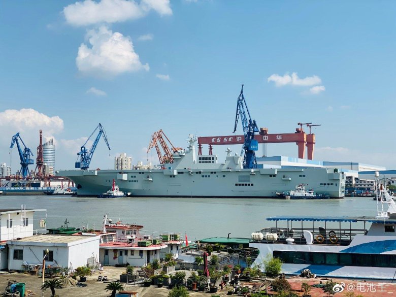 Универсальный десантный корабль проекта 075 Китай