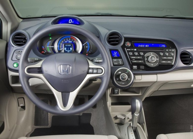 Хонда Инсайт гибрид 2009 салон