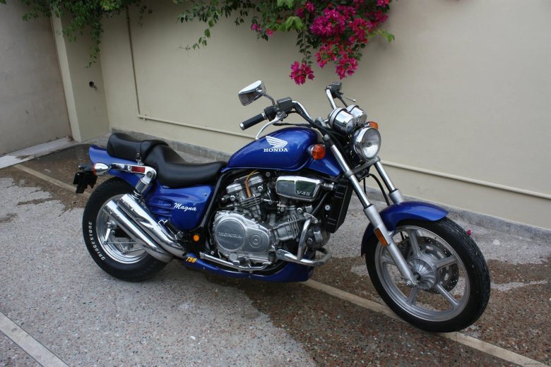 Honda Magna 750 v45