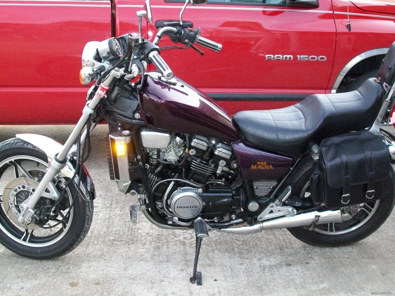 Honda VF 750 Magna (v45)