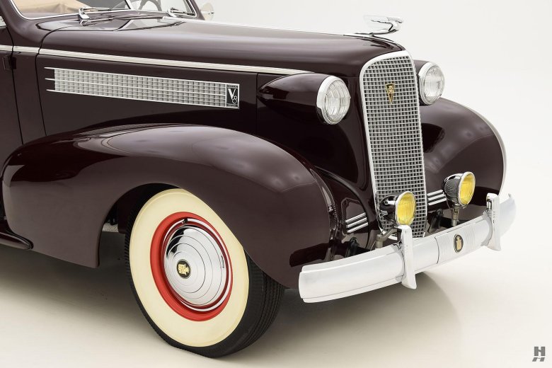 Ретро-автомобиль. кадиллак