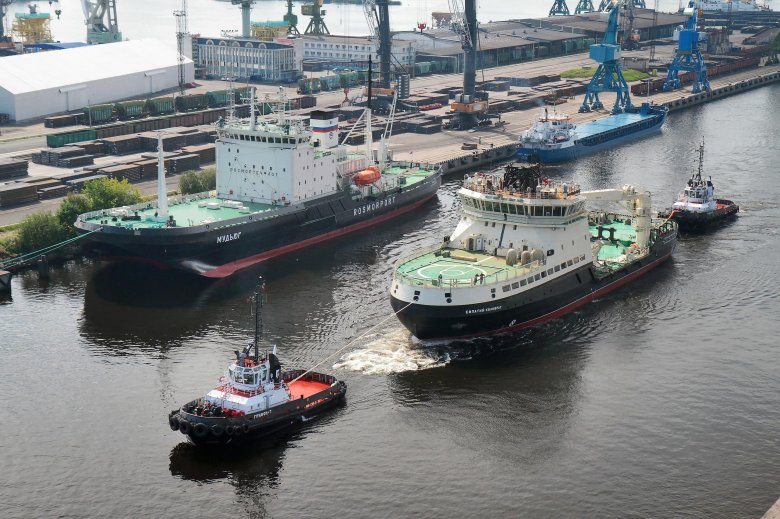 Ледокол Евпатий Коловрат проекта 21180м