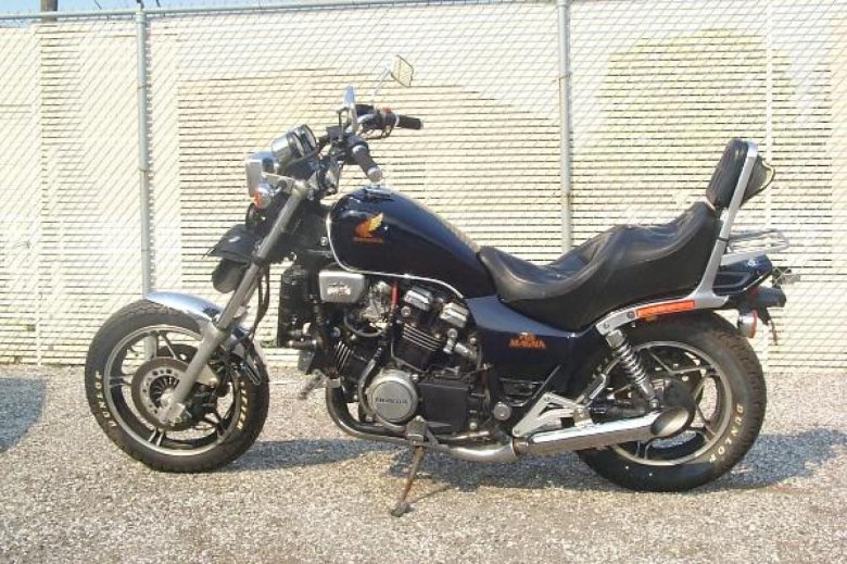Honda Magna v65