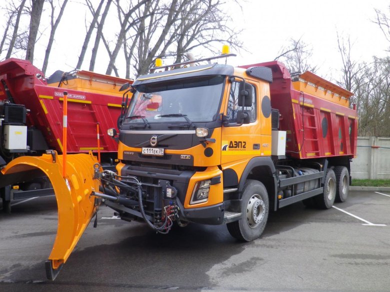 Снегоуборочная машина КДМ Вольво