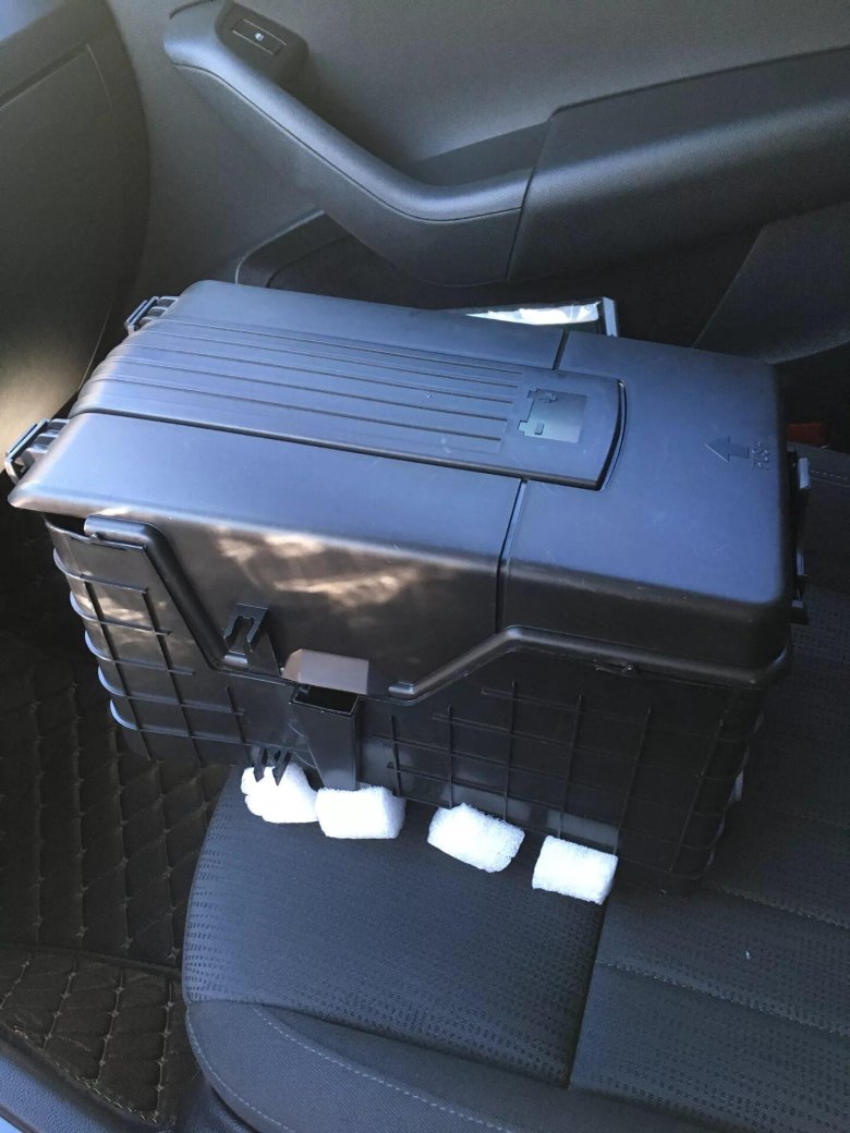 Кожух АКБ Skoda a7