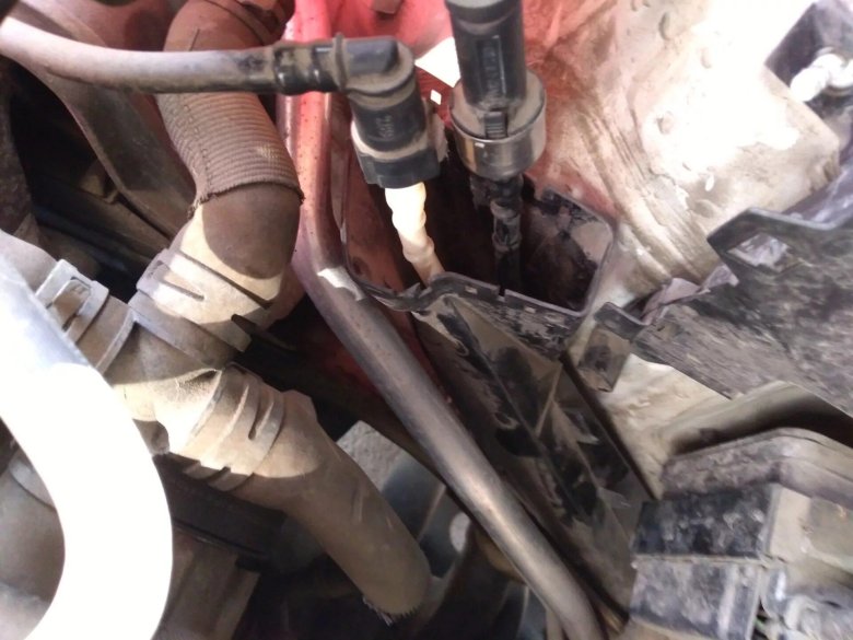 Трубка топливная Шкода Йети