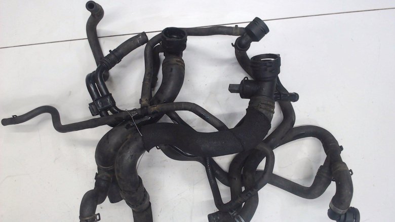 Тройник шланга радиатора Шкода Октавия