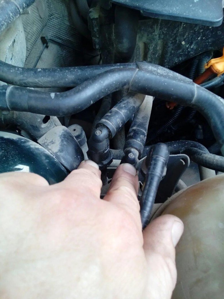 Шланг обратка гольф 4 1.4