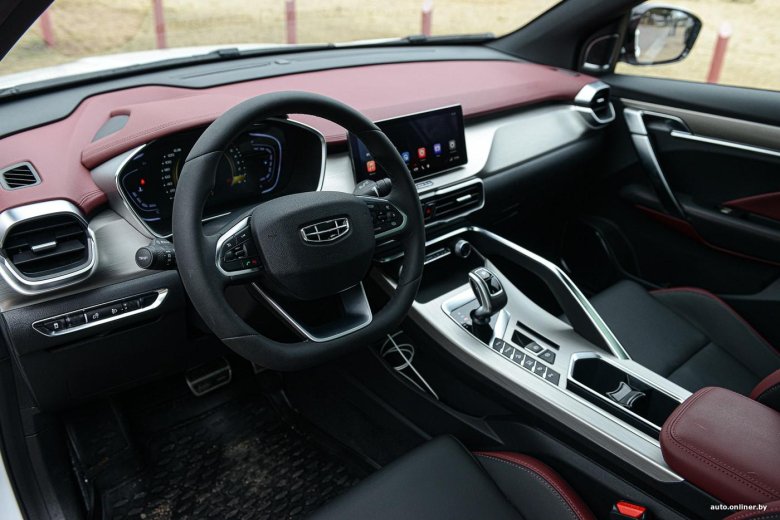 Geely Coolray салон