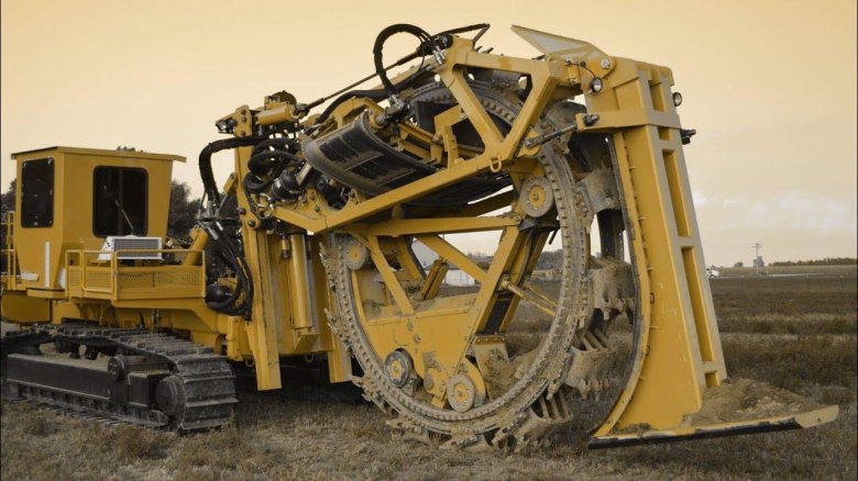 Роторный траншейный экскаватор