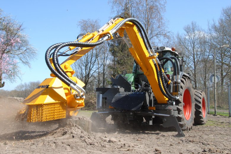 Мелиоративная техника канавокопатель