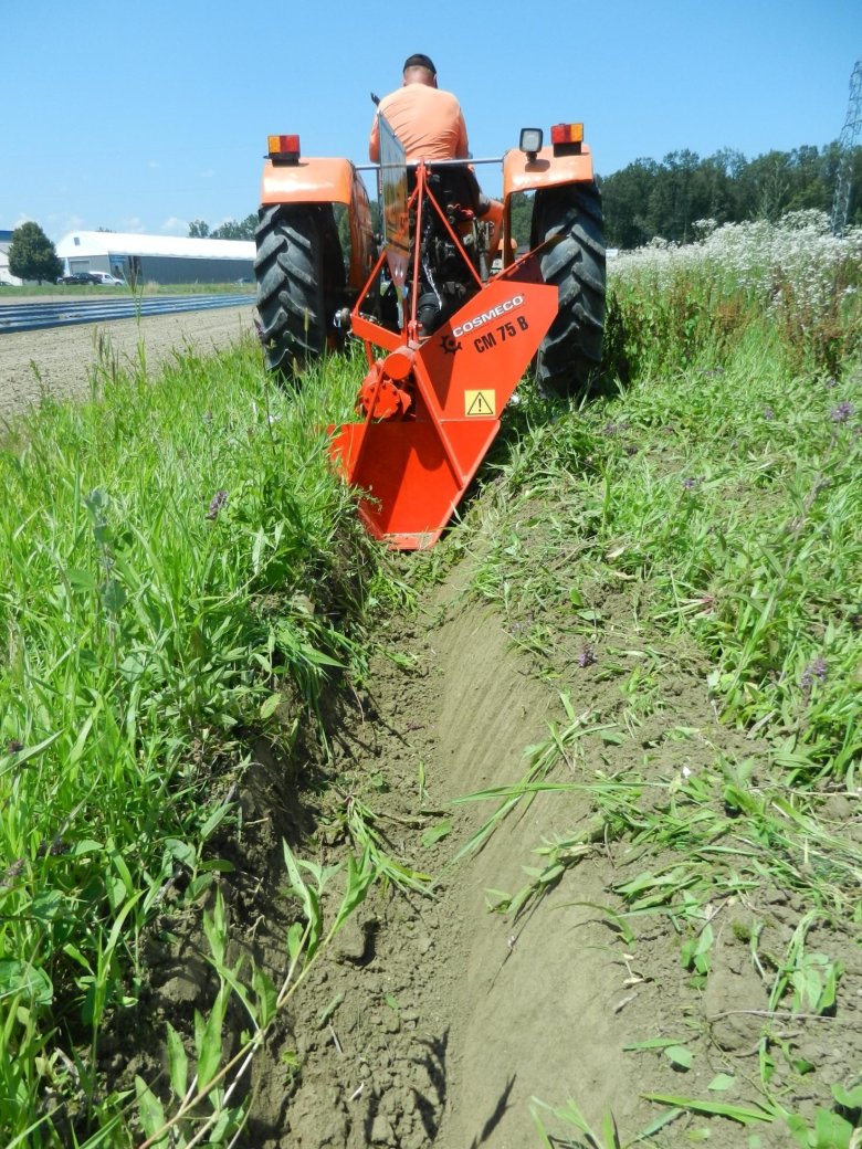 Канавокопатель навесной лкн-600