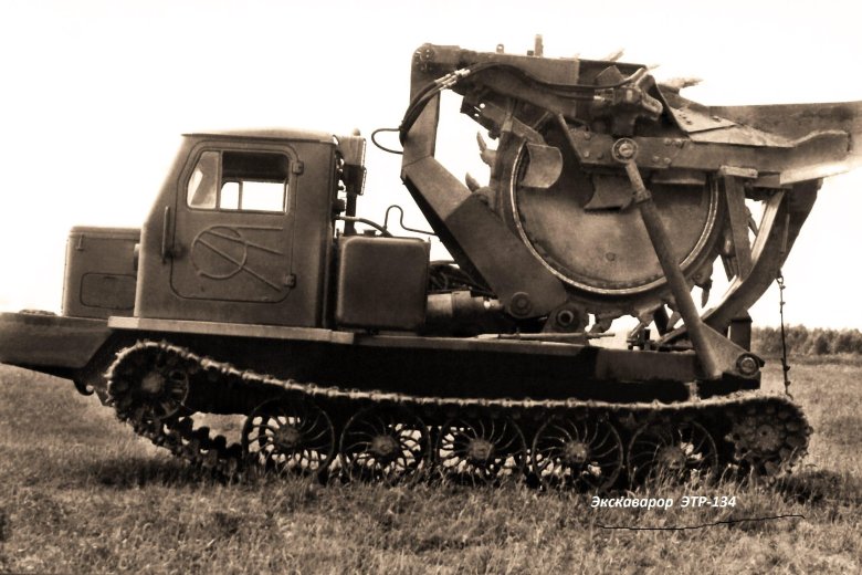 Роторный траншейный экскаватор