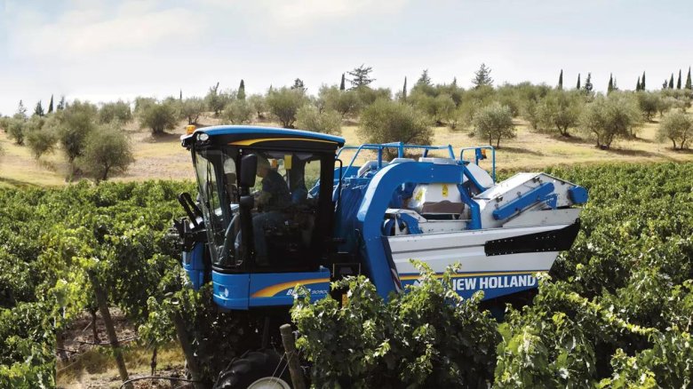 Виноградный комбайн Нью Холланд