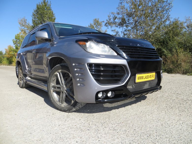 Лексус в обвесе инвайдер