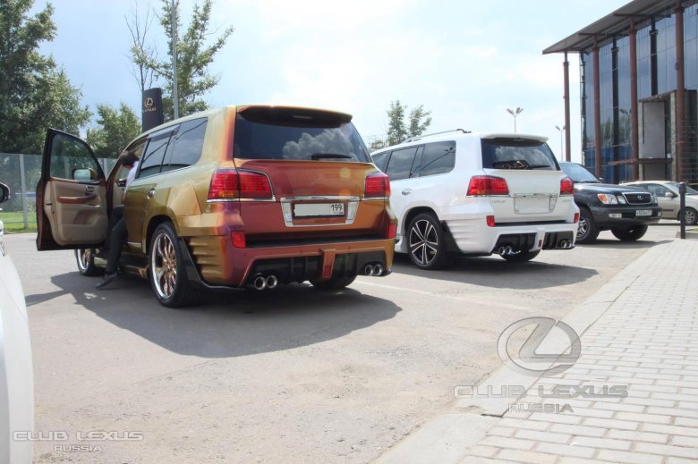 Lexus 570 Invader