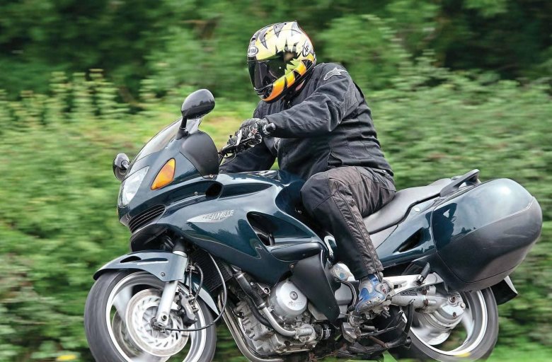 Мотоцикл Honda nt650v Deauville