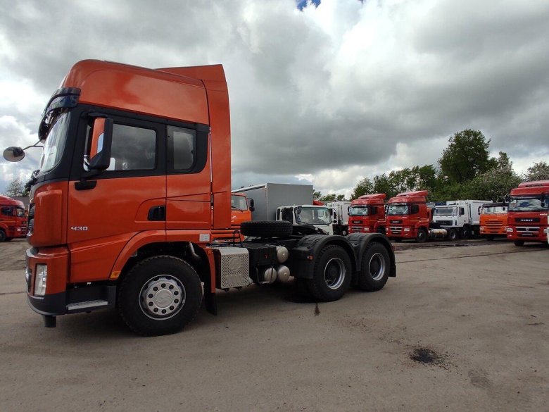 Тягач shacman sx42584v324 х3000