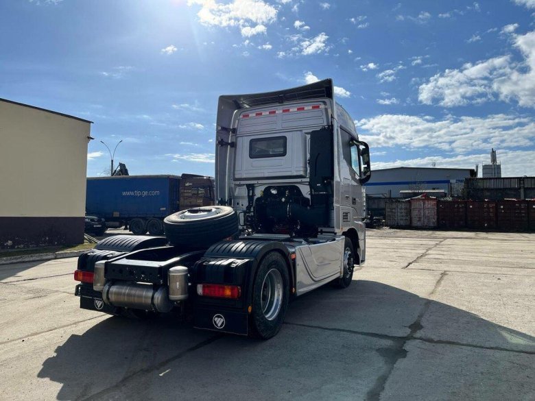 Грузовики и спецтехника