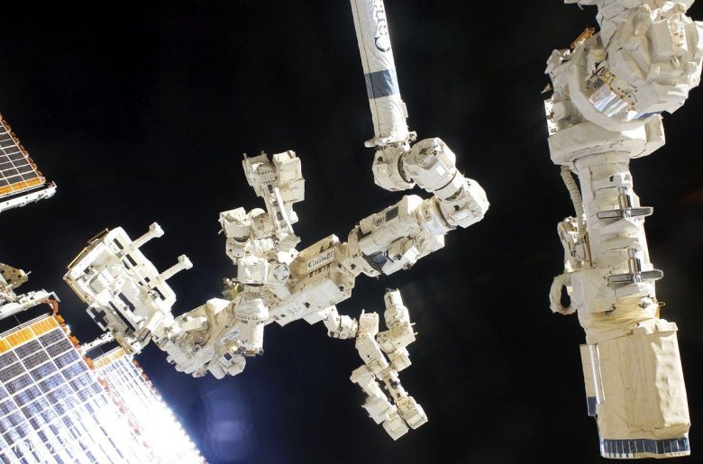Робот-манипулятор Canadarm