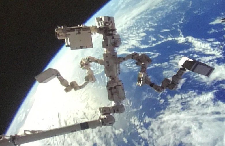 Космический робот «декстр»